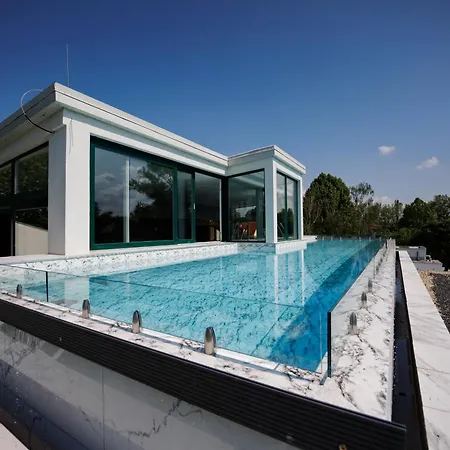 Bauhaus Labi Garden Wellness Apartment Siofok